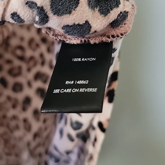 Torrid size 1 Mobwife leopard print crepe tie front button sleeveless top - Picture 6 of 7